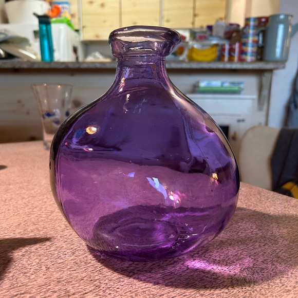 Pretty purple vase - Picture 2 of 2